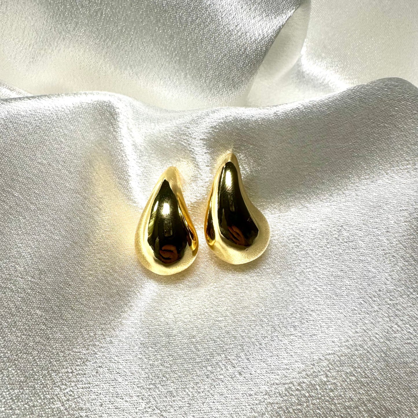 Teardrop chunky earring