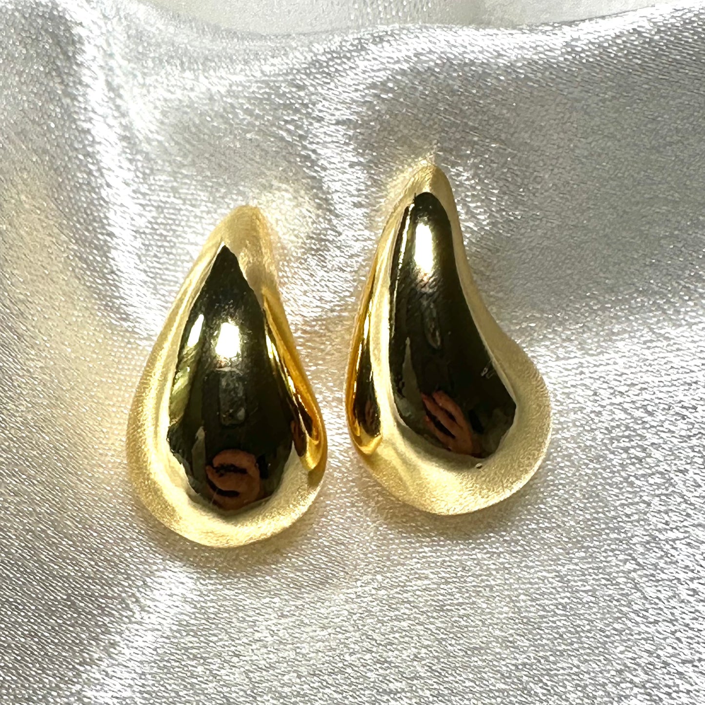 Teardrop chunky earring